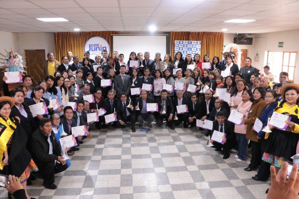 PREMIAN A DOCENTES QUE OCUPARON 1ER LUGAR EN CONCURSO NACIONAL DE PROYECTOS DE INNOVACIÓN